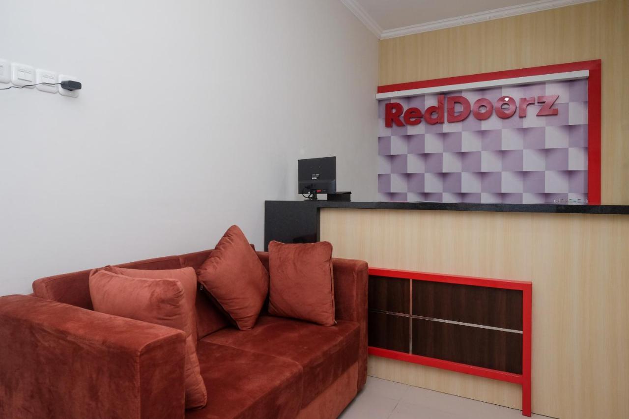 Hotel Reddoorz Near Kawasan Bandara Ahmad Yani Semarang 2 Exteriér fotografie