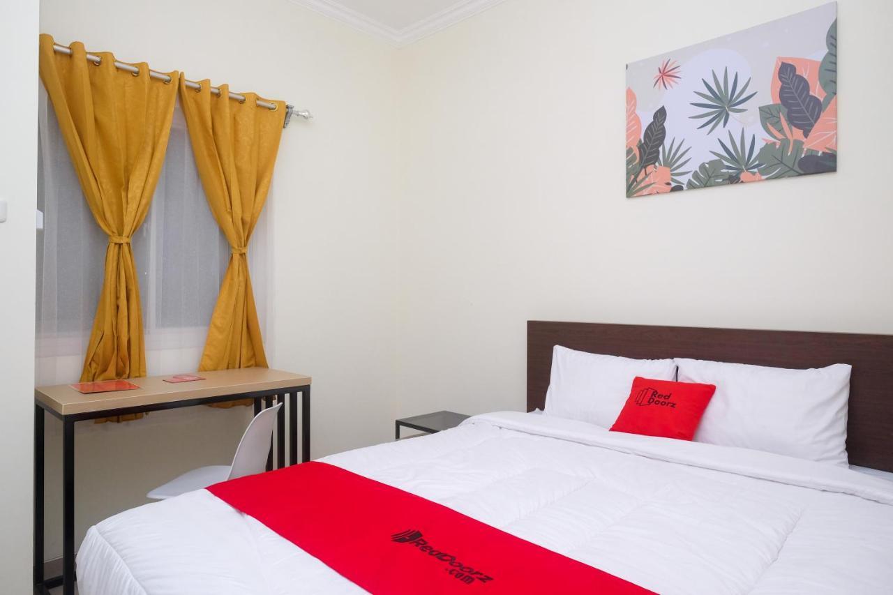 Hotel Reddoorz Near Kawasan Bandara Ahmad Yani Semarang 2 Exteriér fotografie