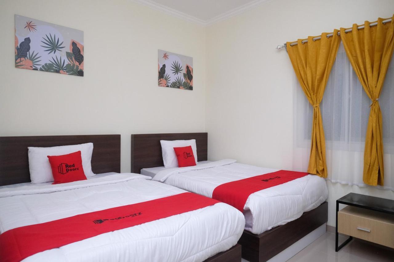 Hotel Reddoorz Near Kawasan Bandara Ahmad Yani Semarang 2 Exteriér fotografie