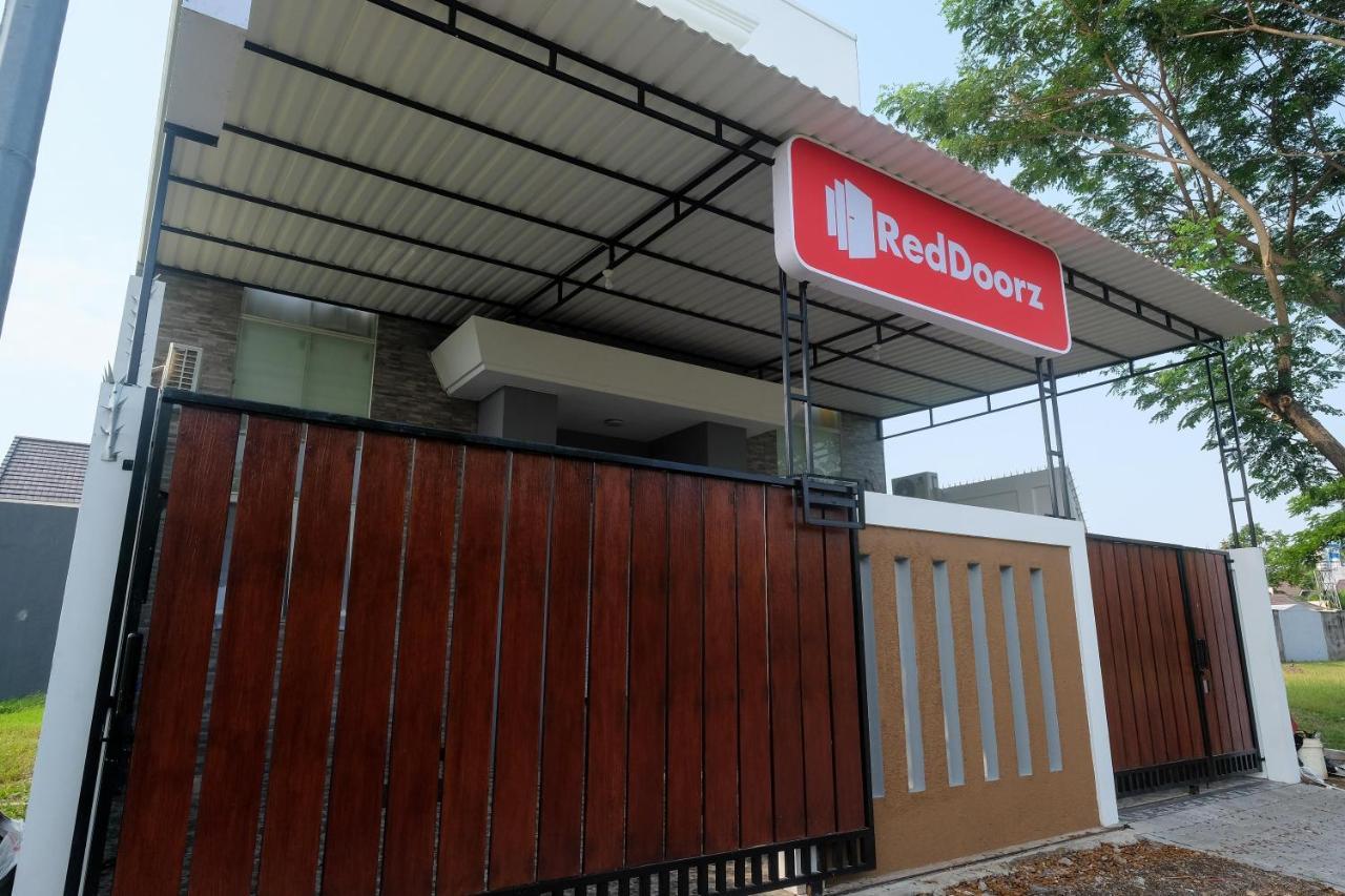 Hotel Reddoorz Near Kawasan Bandara Ahmad Yani Semarang 2 Exteriér fotografie