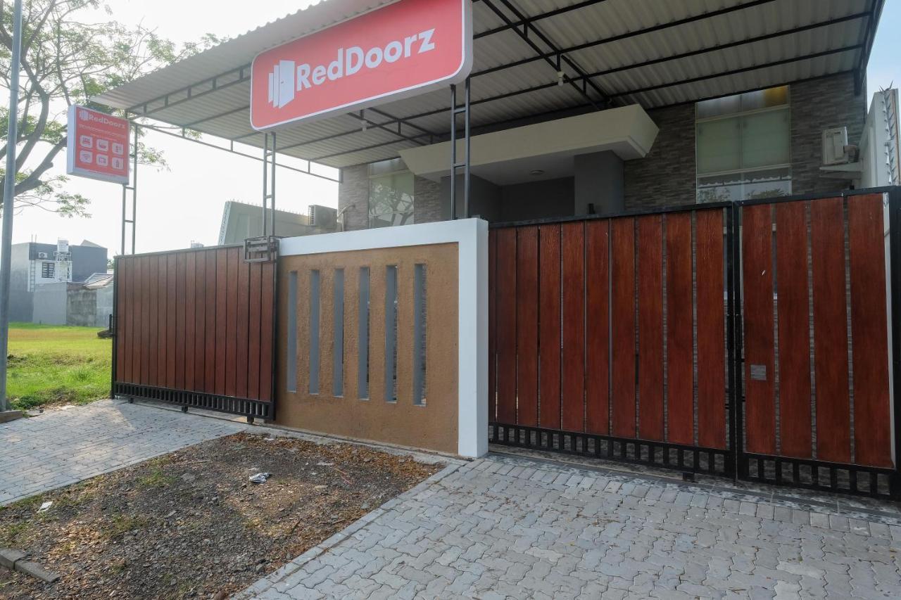 Hotel Reddoorz Near Kawasan Bandara Ahmad Yani Semarang 2 Exteriér fotografie